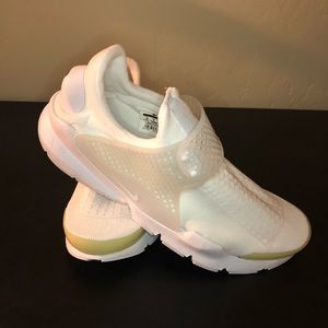 Nike Sock Dart KJCRD 819686-100 sizes 10, 11, 12